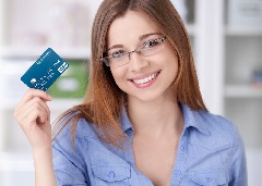 Розрахунки платіжними картками стають безпечнішими: Visa зобов'язала банки повертати вкрадені з карток гроші